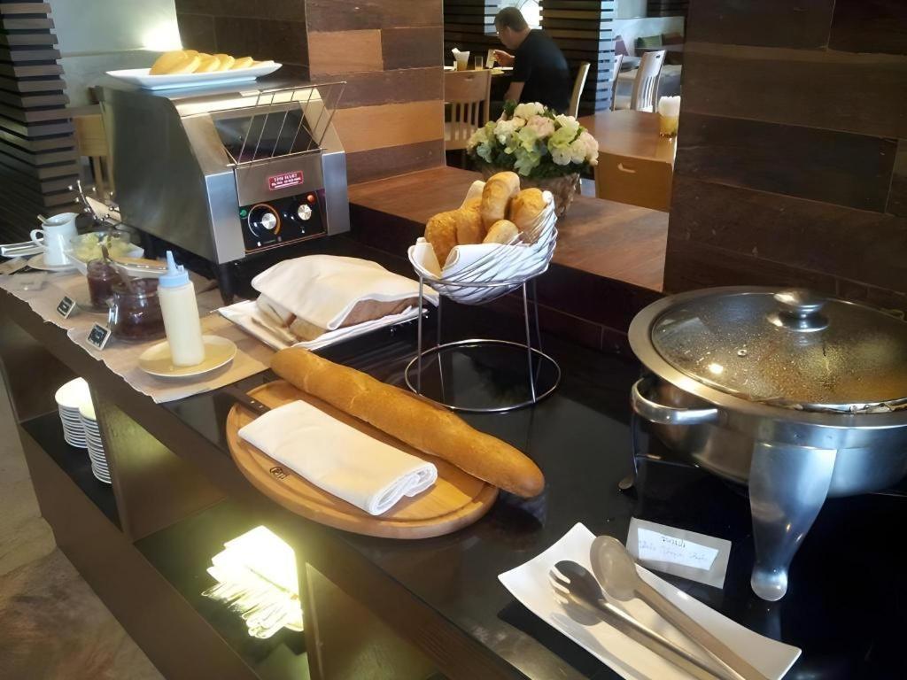 Klim Hotel Buri Ram Eksteriør billede